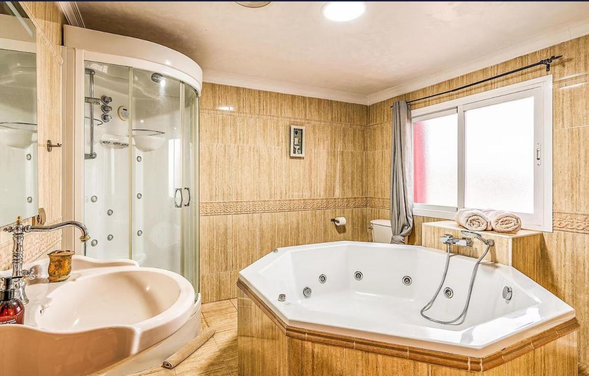 Majestic Villa By The Beach Heated Private Pool & Jacuzzi Benalmádena Esterno foto