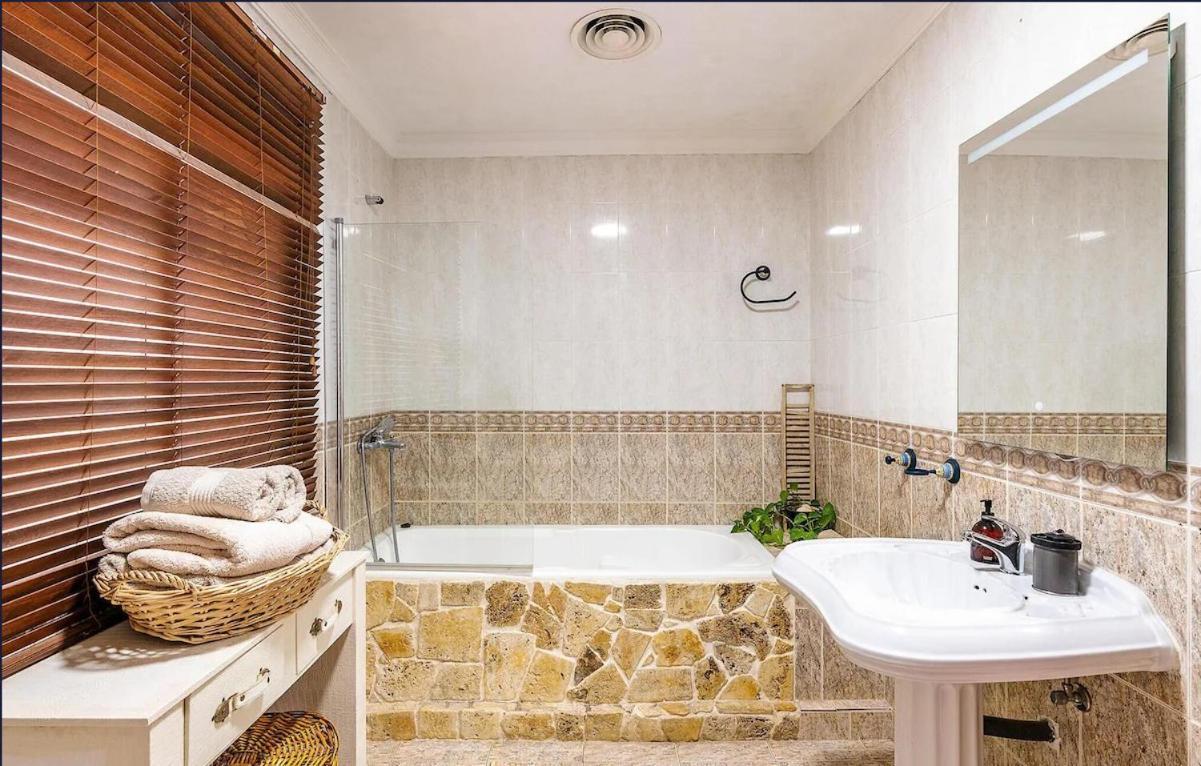 Majestic Villa By The Beach Heated Private Pool & Jacuzzi Benalmádena Esterno foto